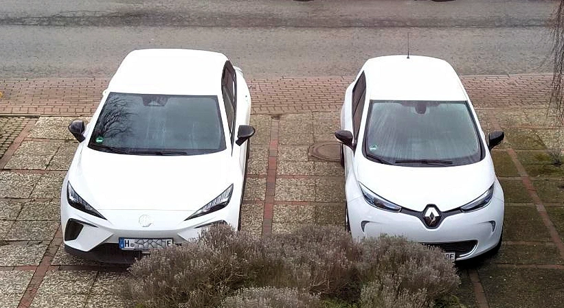 MG4 Electric und Renault ZOE nebeneinander von vorn
